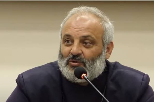 Հանրապետության հրապարակի թիվ մեկ շենքում գտնվող խոչընդոտը պետք է հեռացվի