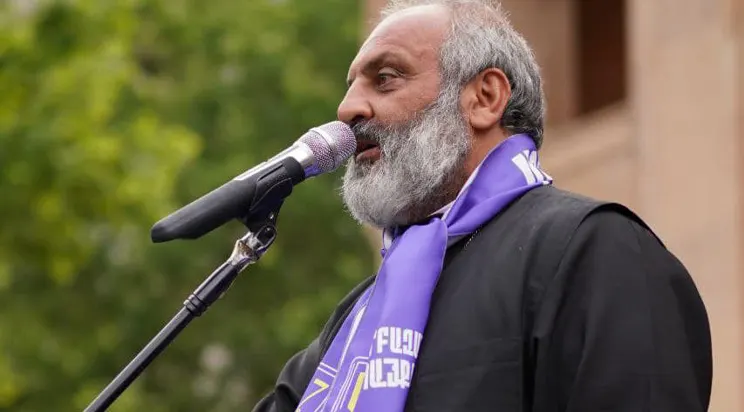 Դուք երեք տարի սպասել եք նրան, ինչ Բագրատ սրբազանն անում է ընդամենը երեք շաբաթում