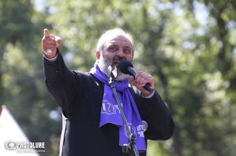 «Հրապարակ». Սրբազանը բռնել է Փաշինյանի վախը