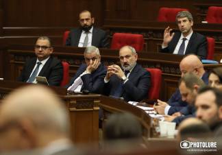 «Հրապարակ». Անաստվածների վայնասունը