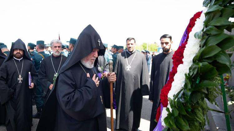 «Հրապարակ». Ի վերջո, ինչո՞ւ Վեհափառը Սարդարապատ չայցելեց առավոտյան