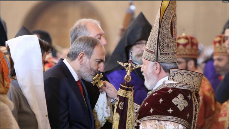 Փաշինյանի թիմն արշավ է սկսել Հայ առաքելական եկեղեցու դեմ. Les Nouvelles dArménie