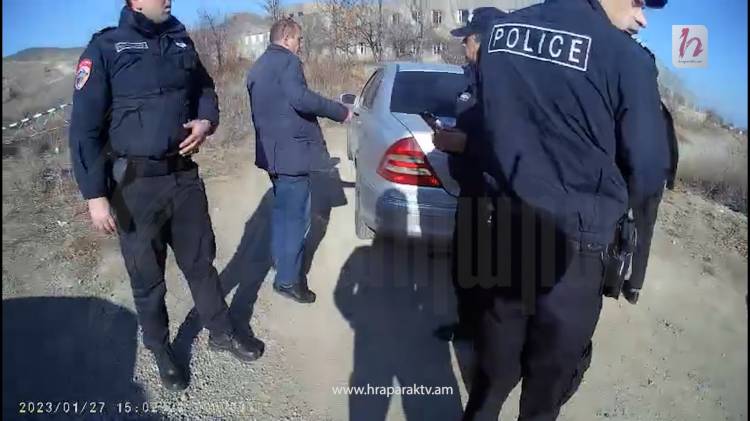 Պարեկների հետ վիճաբանության արդյունքում բերդում հայտնված երիտասարդի մայրը տեսանյութ է տրամադրել