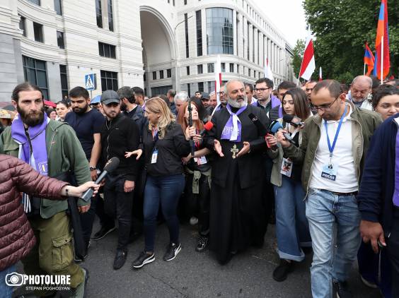 «Հրապարակ». Քաղաքական դաշտը՝ պայքարի հանդիսատես
