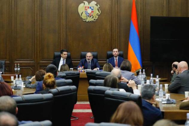 Նիկոլը կշտամբել է յուրայիններին