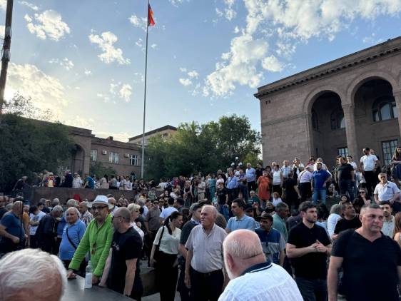 Այս պահին Բաղրամյան պողոտայում (ֆոտոշարք)
