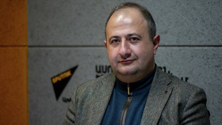 Այդ քարոզիչ-վերլուծաբանները կա՛մ չեն հասկանում իրավիճակը, կա՛մ հասկանալով՝ խաբում են ժողովրդին