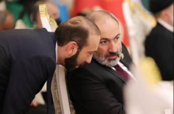 «Հրապարակ». Փոքր Գիքորը, որ Վաշինգտոնում էր, մեծ Գիքորն էլ, որ Լոնդոն է գնալու, պիտի նորից վնգստան հերթական զիջման մասին