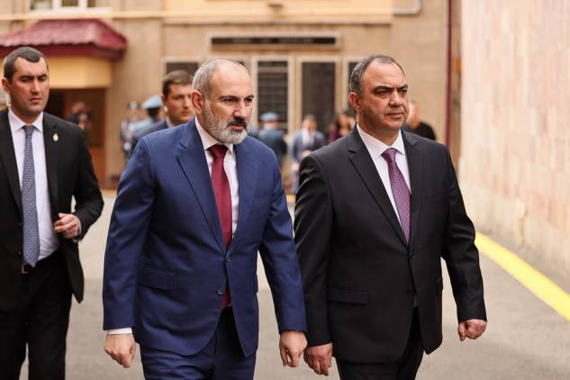 «Հրապարակ». Փաշինյանը Վահե Ղազարյանին հանձնարարել է համայնքապետերի դեմ կոմպրոմատներ հավաքել