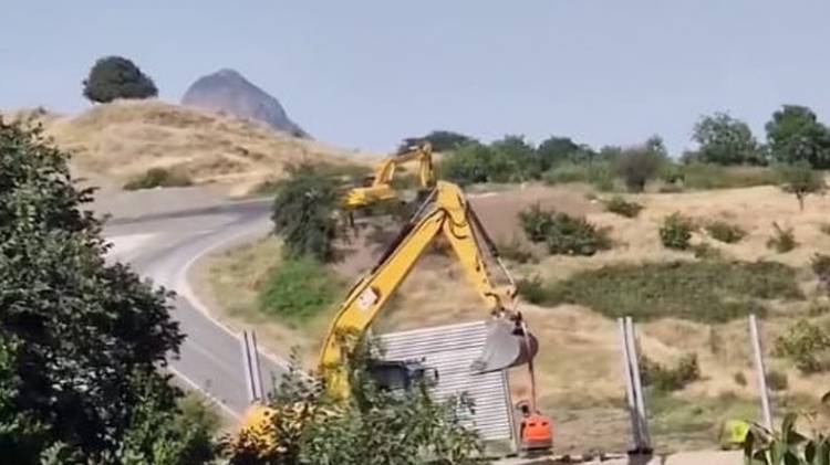 Կիրանց․ հեռվում ադրբեջանցի սահմանապահներն են ու ադրբեջանական տրակտորը (տեսանյութ)