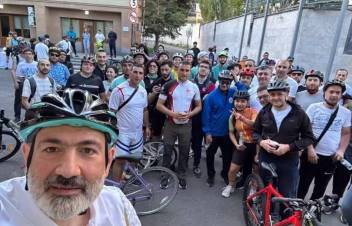 Ո՞վ է գալիս հեծանիվ քշելու
