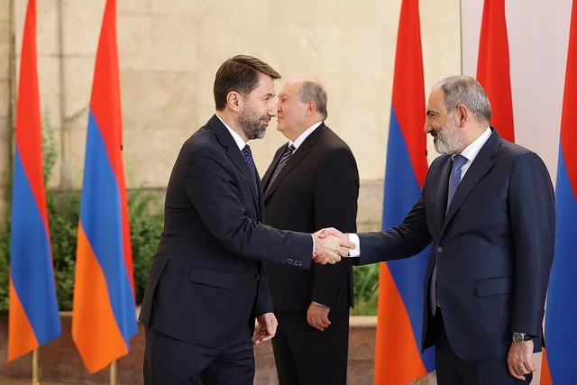 «Հրապարակ»․ Սցենարիստը Կարեն Անդրեասյանն է, ռեժիսորը` Նիկոլ Փաշինյանը