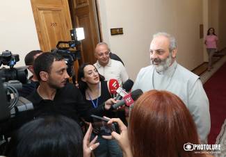 Որն է Բագրատ սրբազանի խնդիրը
