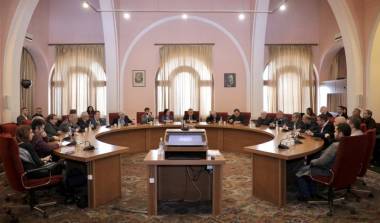 Ո՞վ է այս օրենքի պատվիրատուն եւ շահառուն