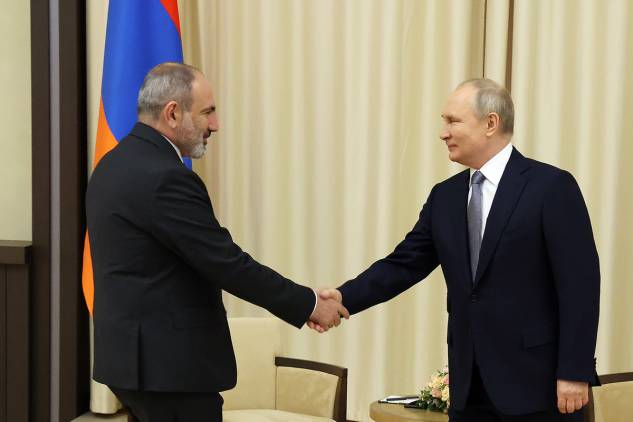 «Հրապարակ»․ Ինչու է Փաշինյանը կրկին վերադառնում Ռուսաստանի գիրկը
