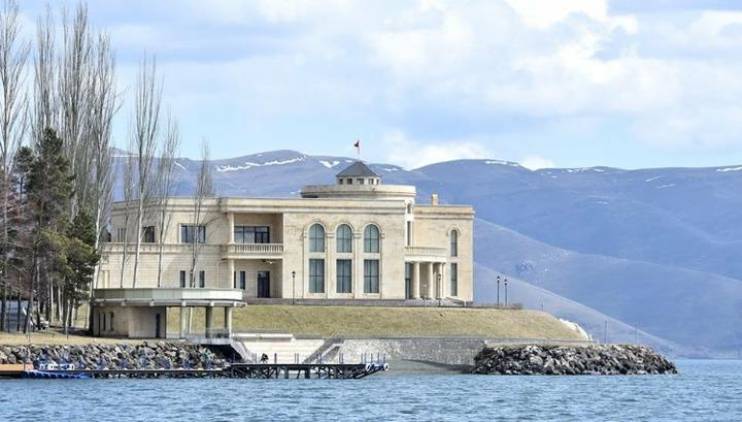 «Հրապարակ»․ Փաշինյանը ցուցադրել է իր առանձնատունը