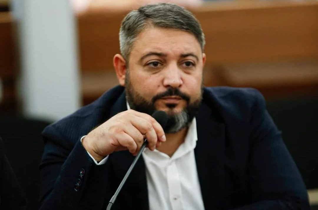 «Մայր Հայաստան» խմբակցությունից բարձրացան ամբիոն ու Վարդան Ղուկասյանի փաստաբանը դարձան