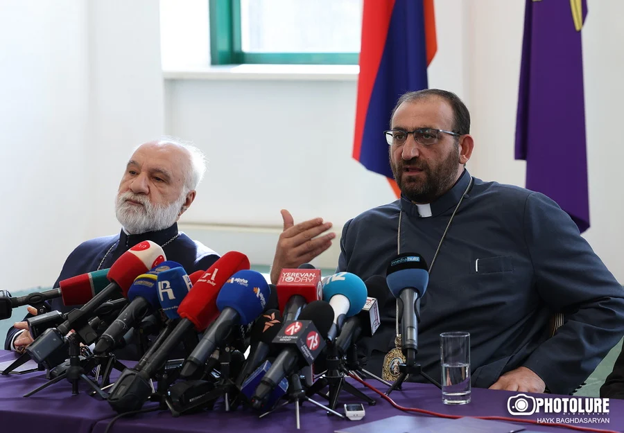 «Հրապարակ». Ինչո՞ւ են հրավիրել այն իշխանավորներին, որոնց նզովել են, անիծել, որոնց հրաժարականն են պահանջել