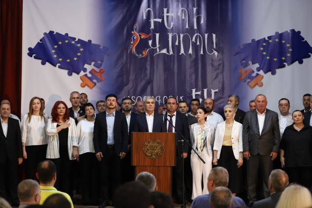 «Հրապարակ»․ «Եվրաքվեին» թույլատրել են ստորագրություններ հավաքել հանգստյան օրերին