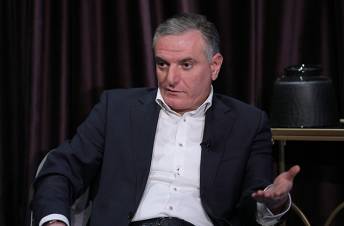 «Հրապարակ». Նրանք 4 տարի է՝ զինվում են, սրանք 4 տարի է՝ պարտության քարոզ են անում 