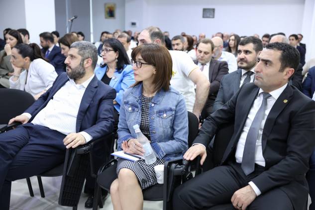 «Հրապարակ»․ ՔՊ-ում պայթյունավտանգ իրավիճակ է․ բարիկադների են բաժանվել