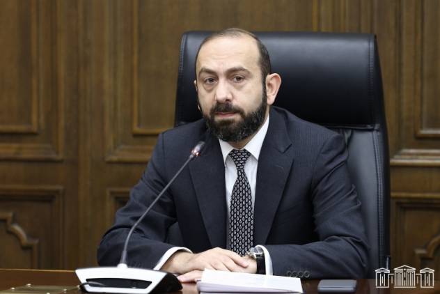 «Հրապարակ». 1.5 միլիոն հայ սպանելը, Միրզոյանի կարծիքով, «պատմության անցք» է