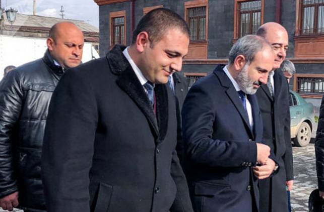 «Հրապարակ». Փաշինյանը Կարեն Սարուխանյանին հորդորել է արյան անալիզ հանձնել