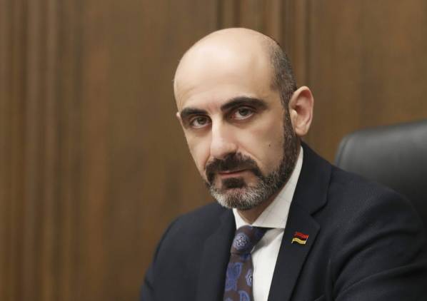 Նարեկ Զեյնալյանը մանդատը դնելուց հետո առաջին հարցազրույցը տվեց «Հրապարակին»