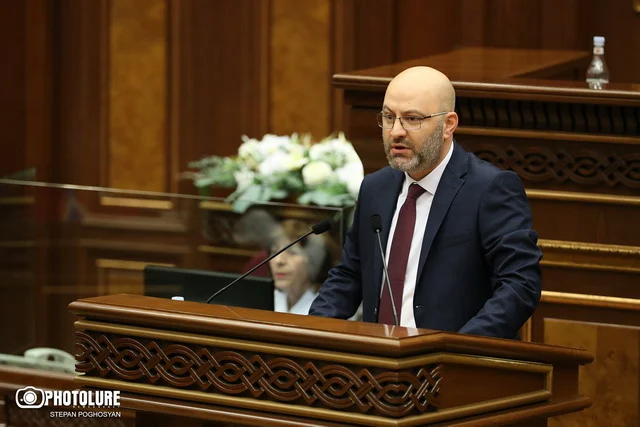 «Հրապարակ». Եթե Գյումրու քաղաքապետի ԺՊ-ն ձյունն օդի մեջ չբռնեց, քաղաքը դժգոհելու է