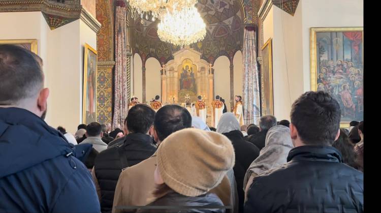 Սուրբ Պատարագին Մայր Աթոռը կիսադատարկ էր