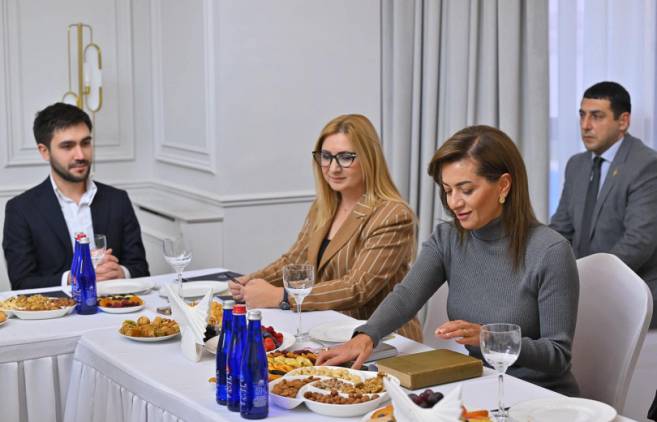 Աննա Հակոբյանը խաշի՞ է հրավիրում լրագրողներին 
