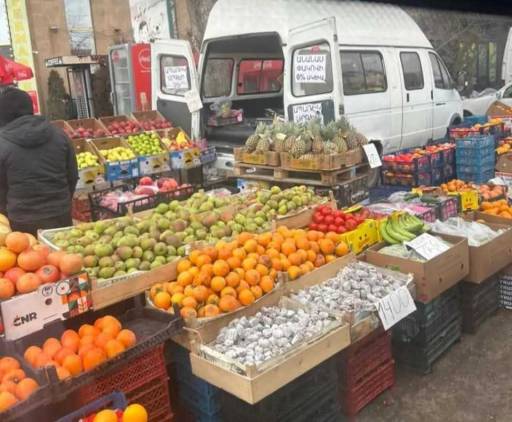 Գյումրիում «փակովի» անանաս ու ապառիկով մրգեր են վաճառում