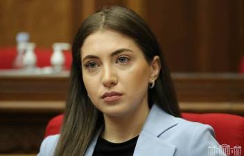 Թուրքերը հայերին կոտորում ու զինաթափում են Նիկոլի ձեռքով․ Աննա Մկրտչյան