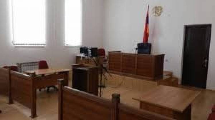 Աշխատո՞ւմ են դատարանները