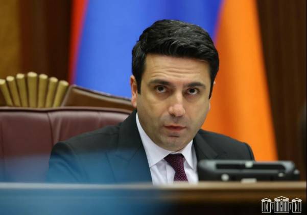 Ալեն Սիմոնյանը մեկնում է արձակուրդ