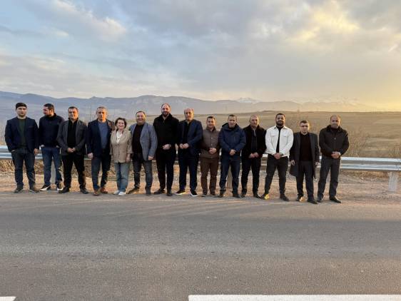 «Հրապարակ»․ Իրար կողքի նկարվել են, բայց իրար ատում են