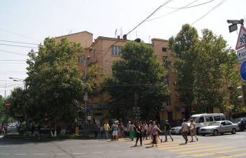 Տակը փուչ է