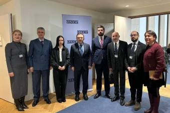 «Հրապարակ». Խաղաղության թուղթ կորզելու մուրացկանություն