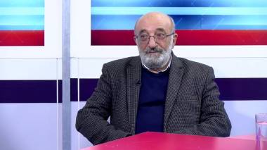 Այդ օրերին Բաքվում թերթ լույս տեսավ, որտեղ Հայաստանի զինանշանն էր՝ առանց Արարատի