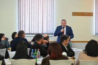 «Հրապարակ». Լոռու մարզպետը կարծում է, որ բոլորս կրթվելու կարիք ունենք
