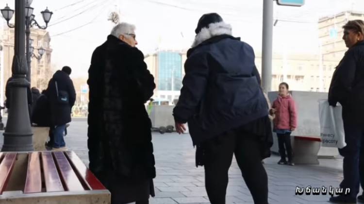 Իմ տաշիրին, թե դու դժբախտ ես... Գնա Փաշինյանի ոտները լպստի. Փաշինյանական կինը՝ հարձակվել է արցախցի տատիկի վրա
