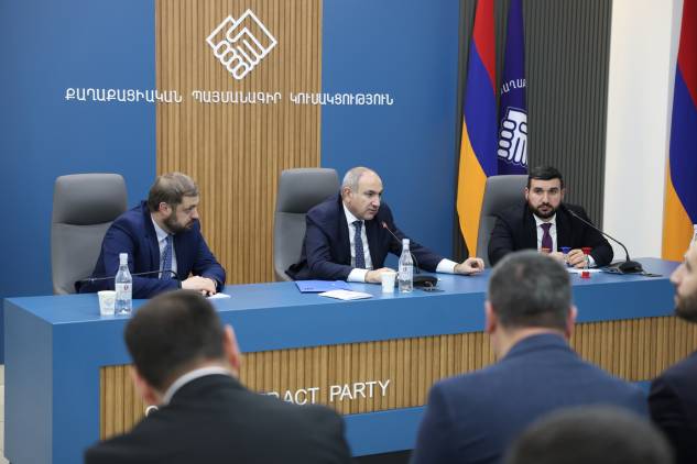 «Հրապարակ»․ Նիկոլ Փաշինյանը թիմակիցներին հայտնել է՝ վերանայելու է պետական սիմվոլները