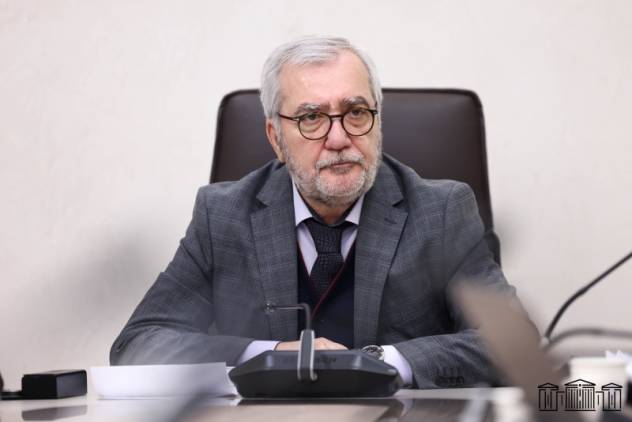 «Հրապարակ»․ Անդրանիկ Քոչարյանը ստո՞ւմ է