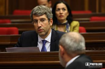 «Հրապարակ»․ Գրիգոր Մինասյանի գրասենյակը իշխանավորների շահերն է պաշտպանում