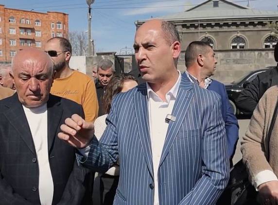 Սարիկի համար էսքան բռնում-տանում են, Էս ամենը մնալու է Սարիկի վզին, սա Գյումրին է․ Մարտուն Գրիգորյան