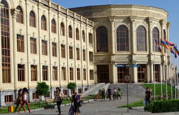 Առաջին կանգառը՝ Գյումրի