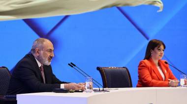 Դավաճան լինելը միաժամանակ նշանակում է և՛ ծախող և՛ ծախվող