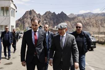 Տգետն զտգետին գտանե