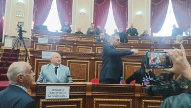 ՔՊ-ն բոյկոտում է․ մեկնարկեց Գյումրու ավագանու անդրանիկ նիստը