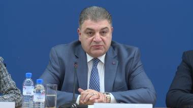 «Հրապարակ». Փաշինյանը պետք է գետինը համբուրի ու ասի՝ էս ի՞նչ ղալաթ եմ արել…